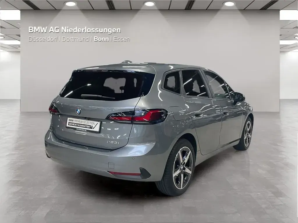 Gebraucht BMW 223 Active Tourer Sport Line 204 PS (150 kW) 2023 Grau Van / Kleinbus