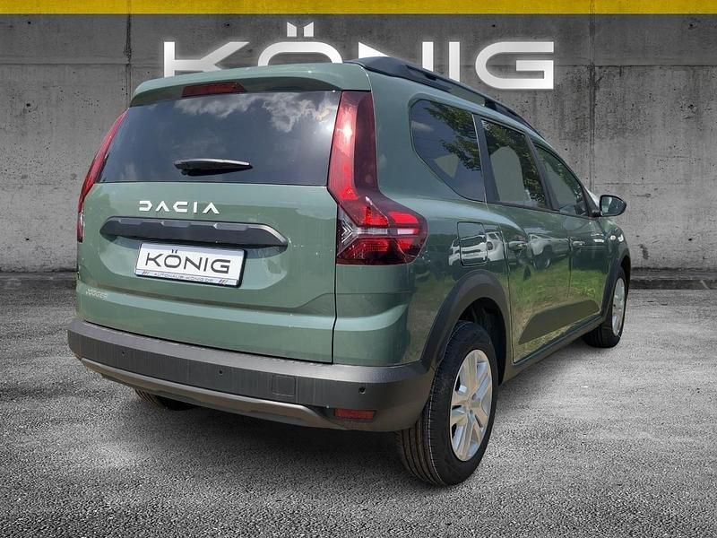 Gebraucht Dacia Jogger Expression 110 PS (80 kW) 2025 Grün Van / Kleinbus