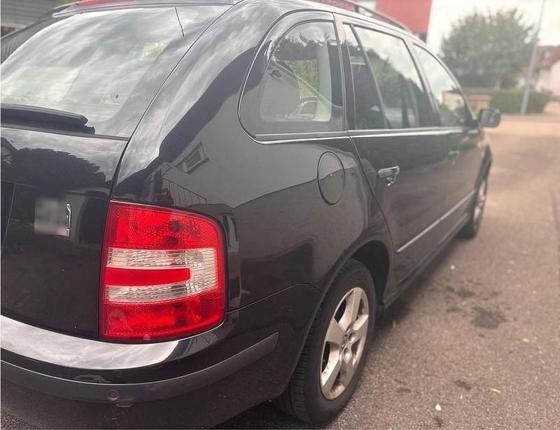 Schwarz Gebraucht 2007 Skoda Fabia Kombi | 3.600 € (Teuer) - Bild 1/4