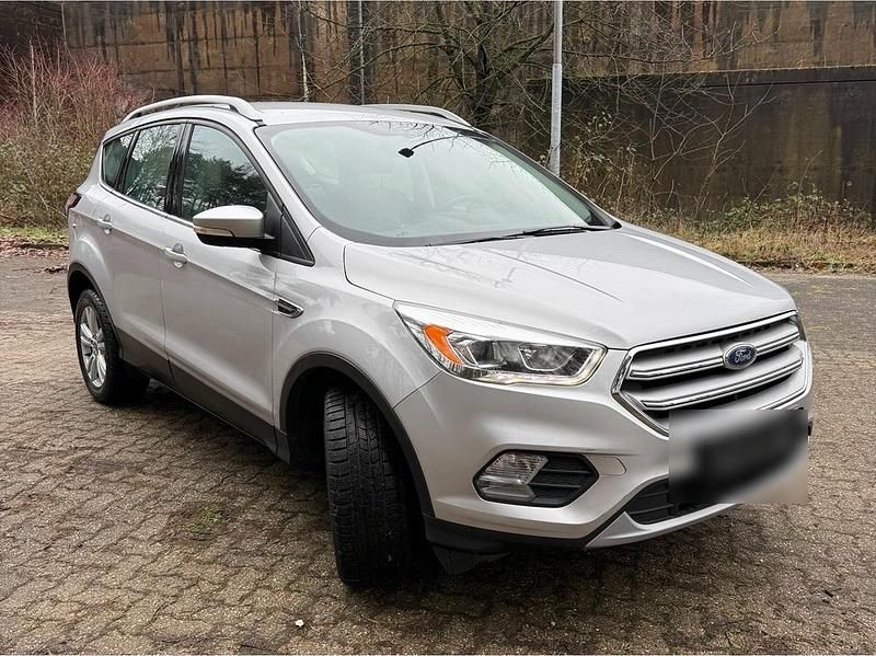 Gebraucht Ford Kuga 120 PS (88 kW) 2017 Silber SUV