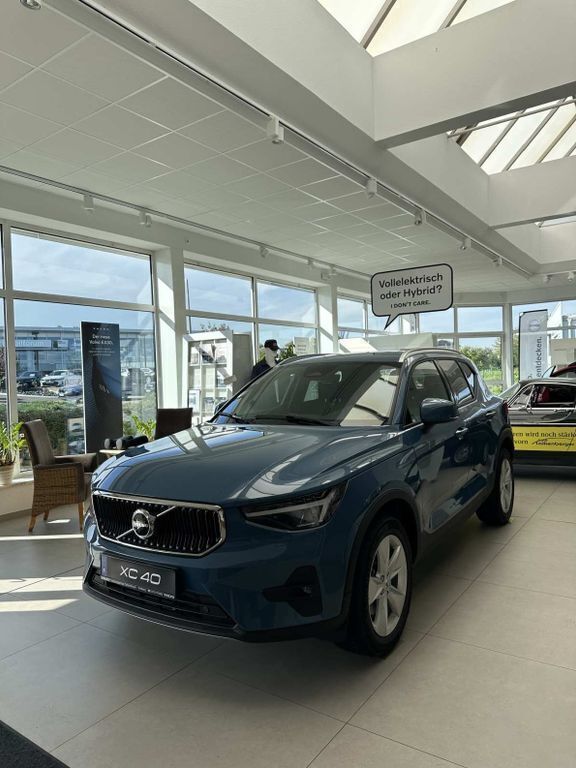 Gebraucht Volvo XC40 Core 163 PS (119 kW) 2024 Blau SUV