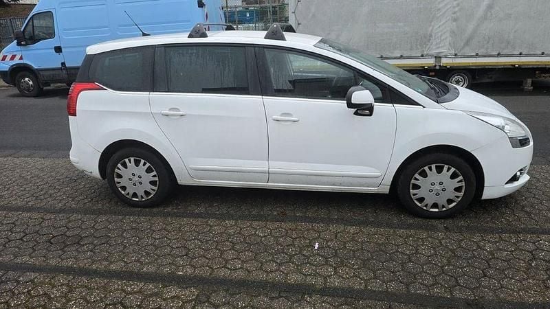 Gebraucht Peugeot 5008 156 PS (114 kW) 2012 Weiß Van / Kleinbus