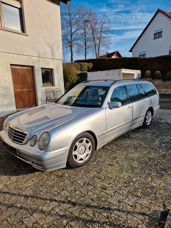 Silber Gebraucht 2000 Mercedes E200 Classic Kombi | 1.500 € (Fairer Preis) - Bild 1/4