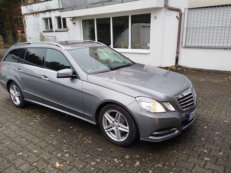 Grau Gebraucht 2012 Mercedes E200 Avantgarde Kombi | 12.000 € (Guter Preis) - Bild 1/4