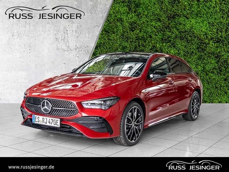 Manufaktur patagonienrot brigh Gebraucht 2025 Mercedes CLA250e Shooting Brake AMG Kombi | 46.850 € - Bild 1/3