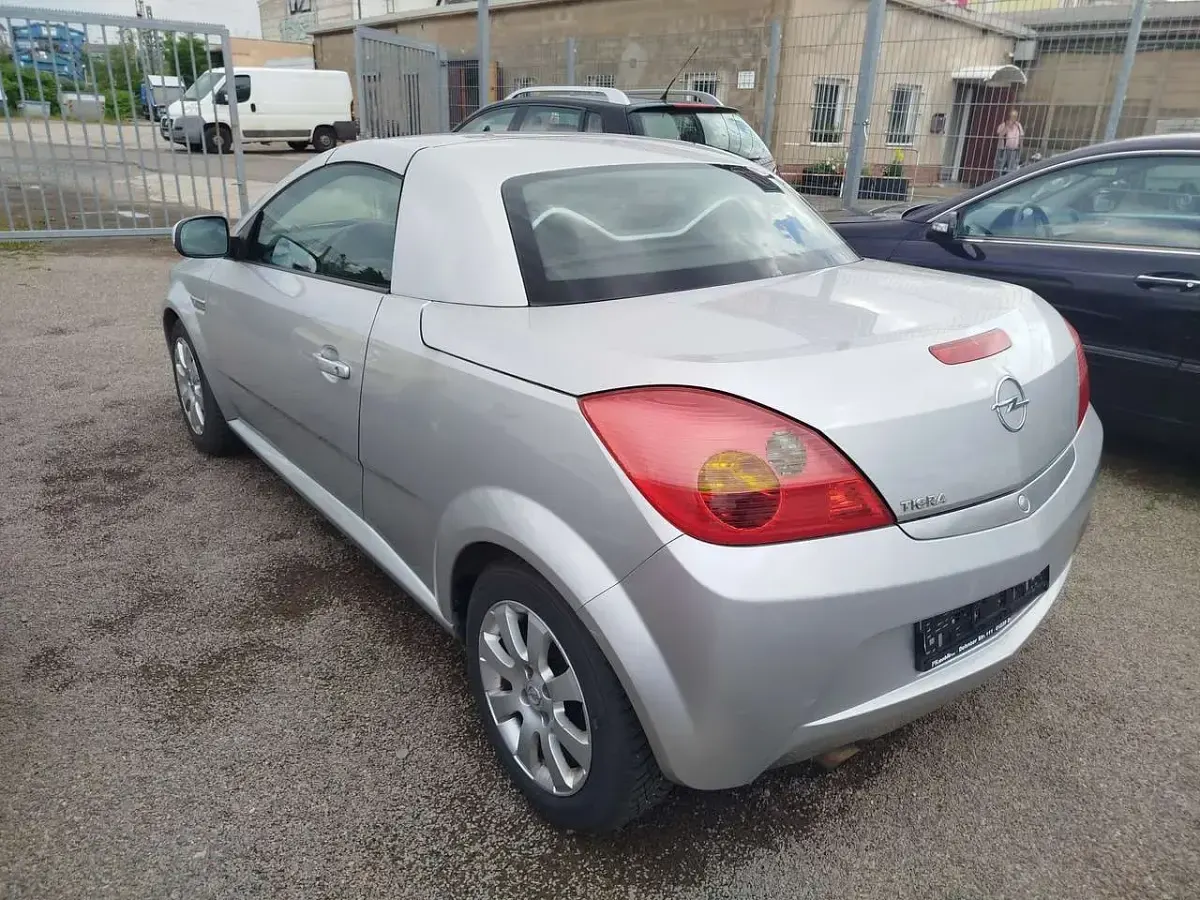 Gebraucht Opel Tigra 90 PS (66 kW) 2005 Silber Cabrio
