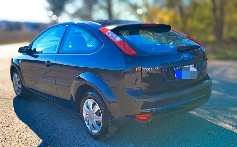 Second-hand Ford Focus 80 CP (58 kW) 2006 Albastru Berlinǎ