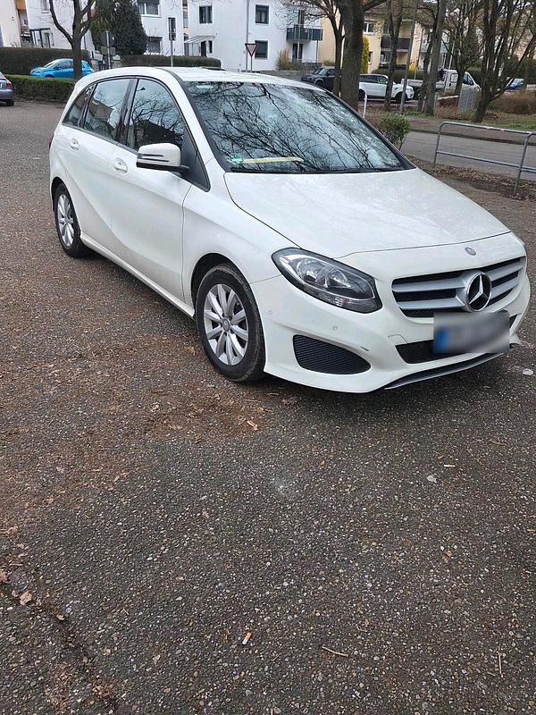 Gebraucht Mercedes 200 136 PS (100 kW) 2016 Weiß Limousine