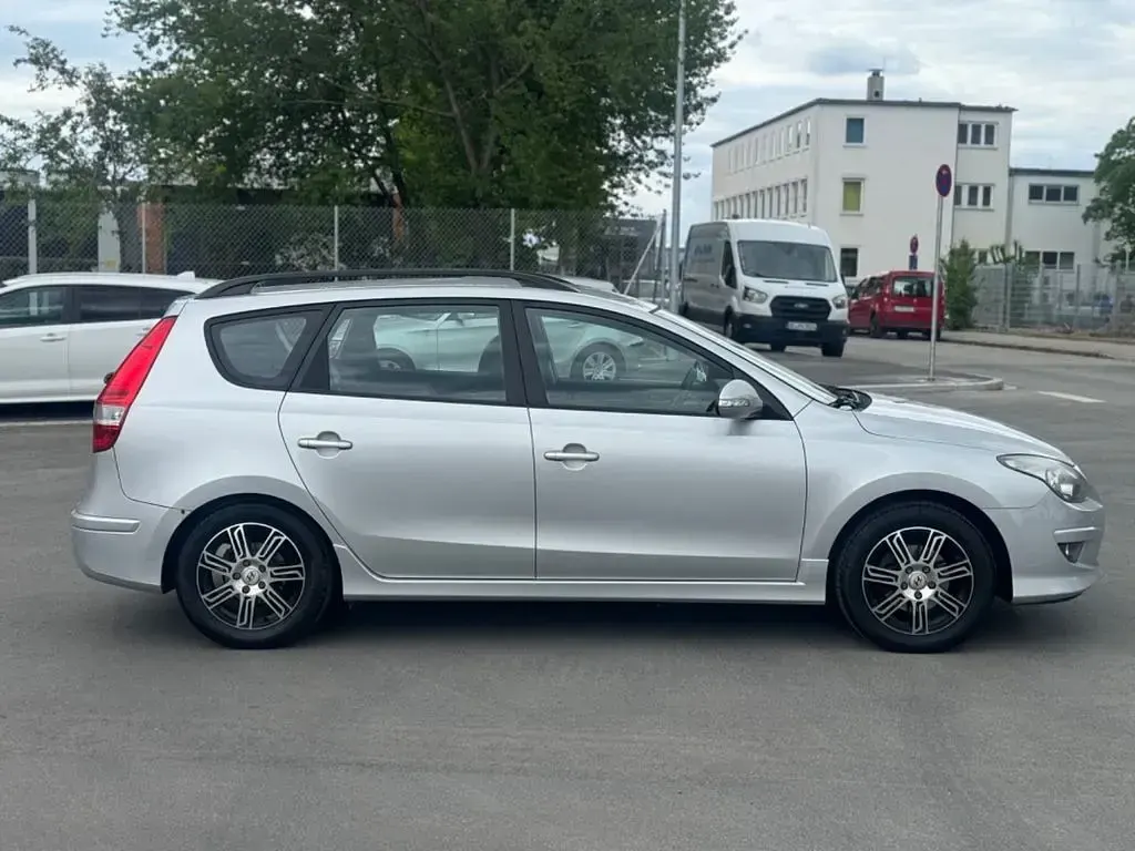 Gebraucht Hyundai i30 Edition+ 109 PS (80 kW) 2011 Grau Kombi