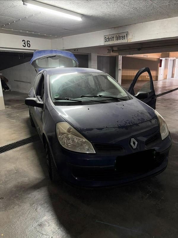 Blau Gebraucht 2006 Renault Clio II Kleinwagen | 1.650 € (Etwas zu teuer) - Bild 1/4
