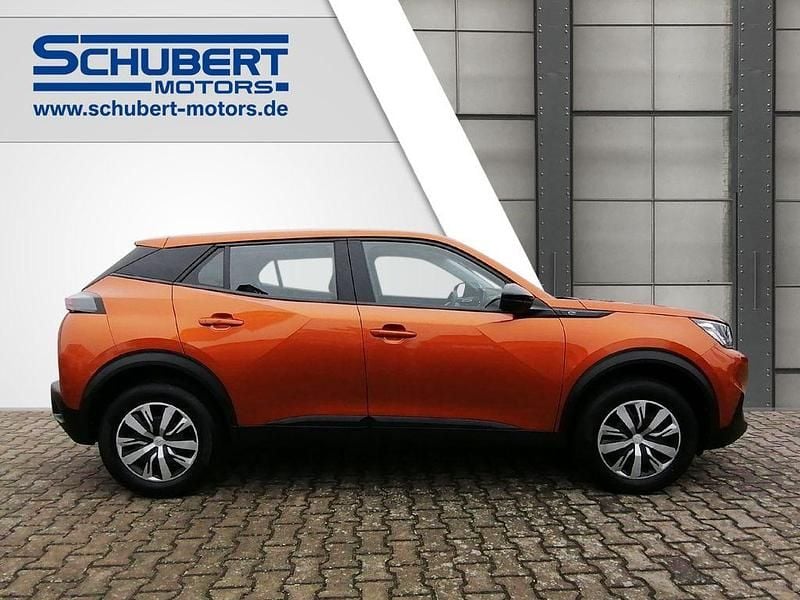 Gebraucht Peugeot e-2008 Active 100 kW (136 PS) 2023 Orange SUV