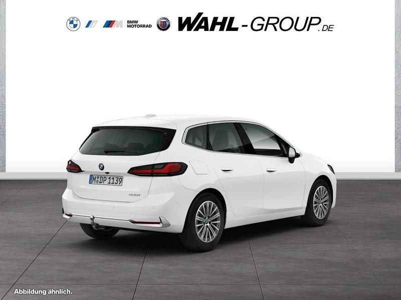 Gebraucht BMW 220 Active Tourer Luxury Line 170 PS (125 kW) 2025 Weiß Van / Kleinbus