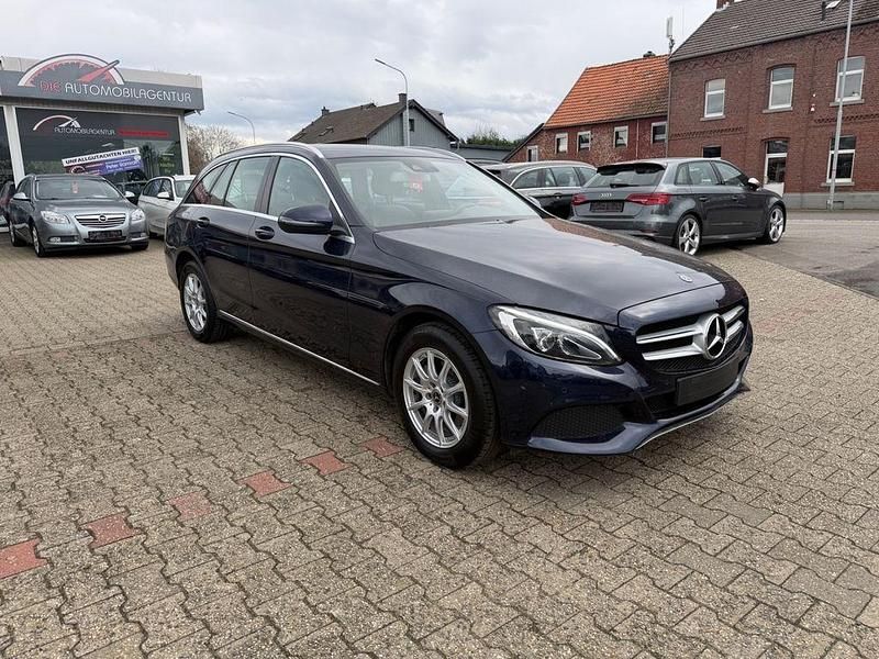 Gebraucht Mercedes C180 116 PS (85 kW) 2018 Blau Kombi