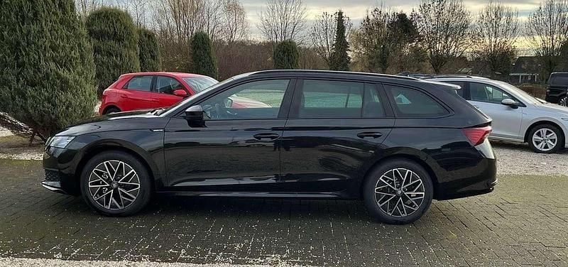 Neu Skoda Octavia SportLine 150 PS (110 kW) 2025 Schwarz Kombi