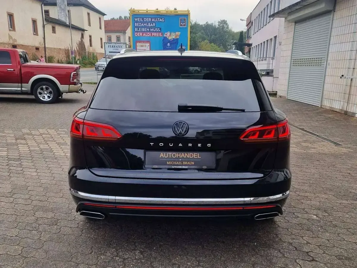 Gebraucht VW Touareg Elegance 286 PS (210 kW) 2018 Deep black perleffekt SUV