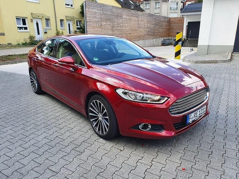 Gebraucht Ford Mondeo Trend 165 PS (121 kW) 2016 Rot Limousine