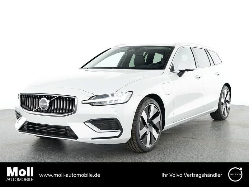 Crystal white pearl / metallic Gebraucht 2025 Volvo V60 Plus Kombi | 39.380 € (Superpreis) - Bild 1/4
