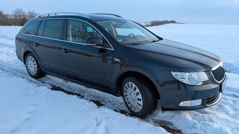 Gebraucht Skoda Superb 140 PS (102 kW) 2012 Schwarz Kombi