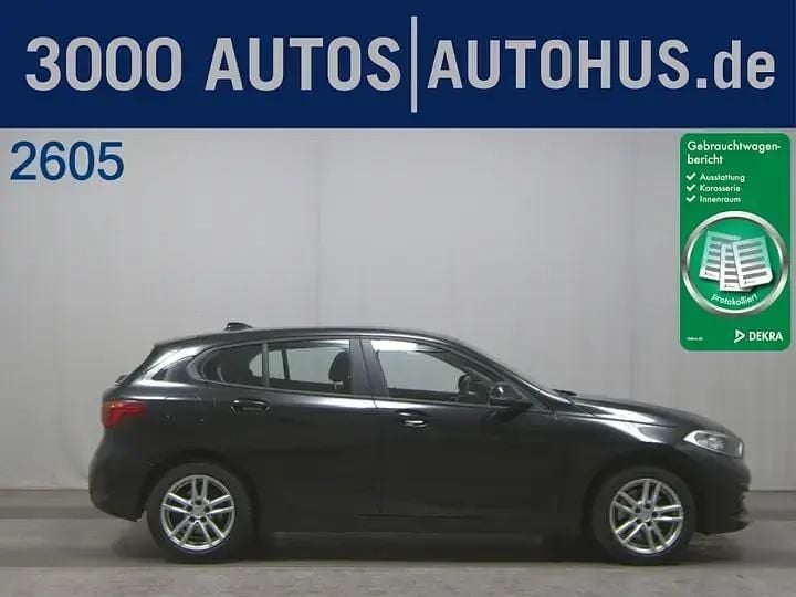 Saphirschwarz metallic Gebraucht 2021 BMW 118 Luxury Line Kleinwagen | 24.890 € (Etwas zu teuer) - Bild 1/4
