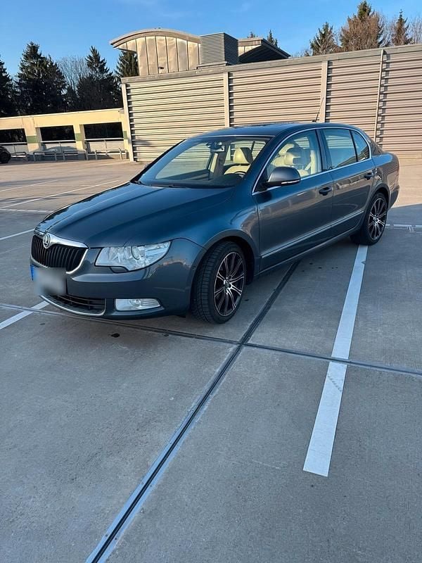 Gebraucht Skoda Superb 170 PS (125 kW) 2009 Grau Limousine
