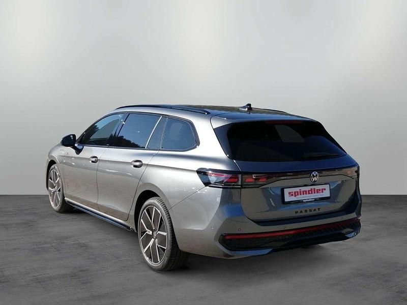 Gebraucht VW Passat R-line 177 PS (130 kW) 2026 Diabasgrau metallic Kombi