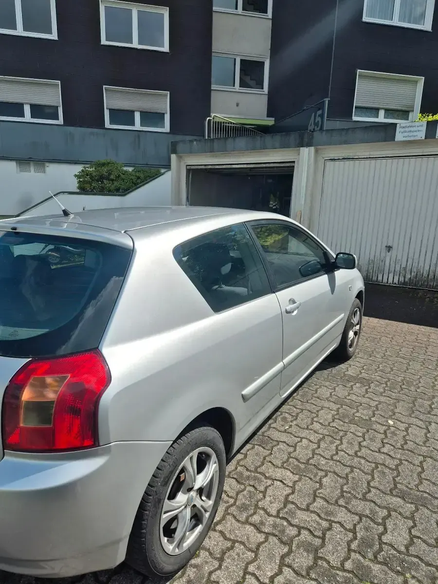 Occasion Toyota Corolla 96 ch (70 kW) 2001 Gris Citadine