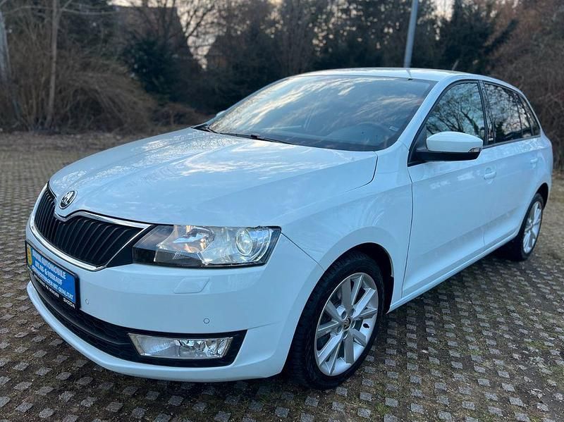 Gebraucht Skoda Rapid Joy 125 PS (91 kW) 2016 Weiß Kleinwagen