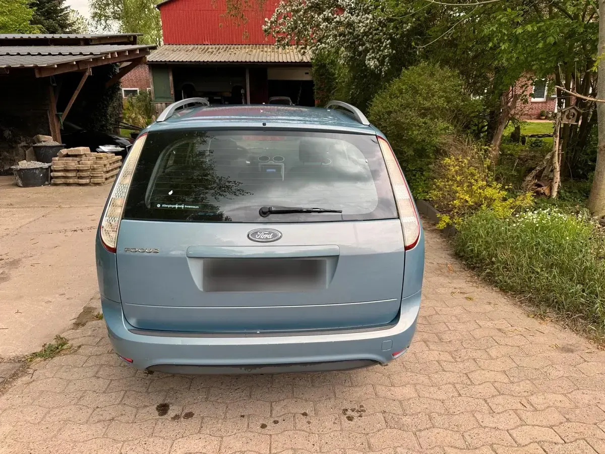Używany Ford Focus 101 KM (74 kW) 2008 Niebieski Kombi