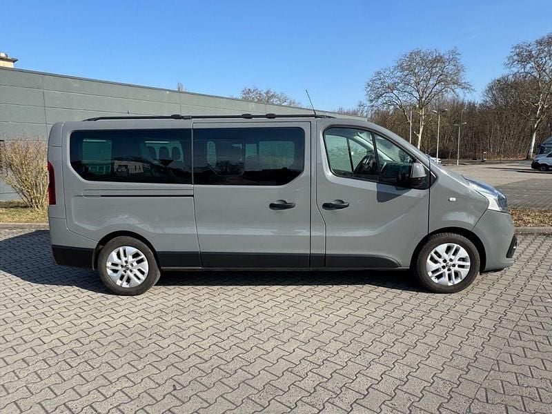 Gebraucht Nissan NV300 Premium Edition 125 PS (91 kW) 2017 Grau Van