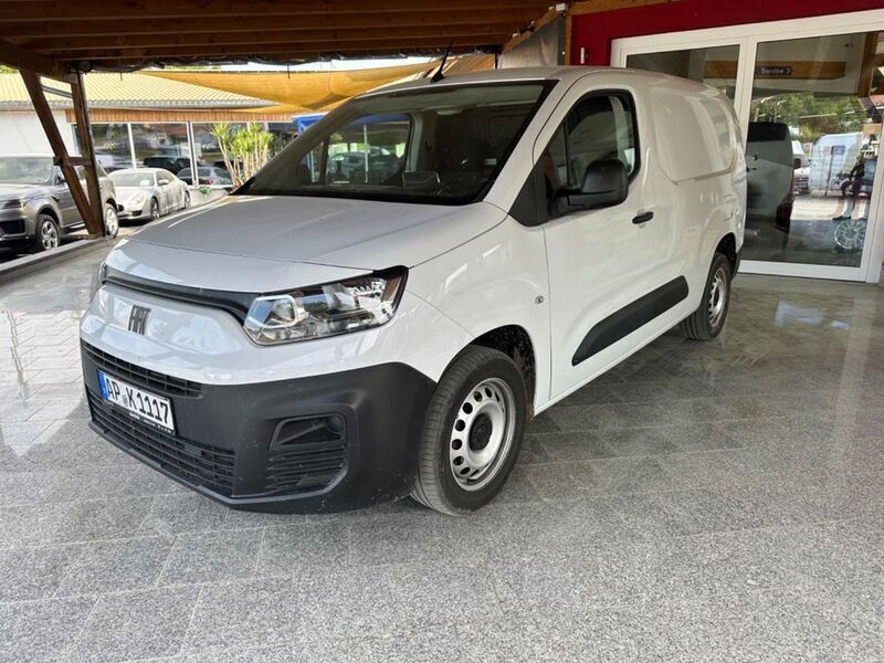 Weiß Gebraucht 2023 Fiat Doblò Van / Kleinbus | 19.790 € (Fairer Preis) - Bild 1/4