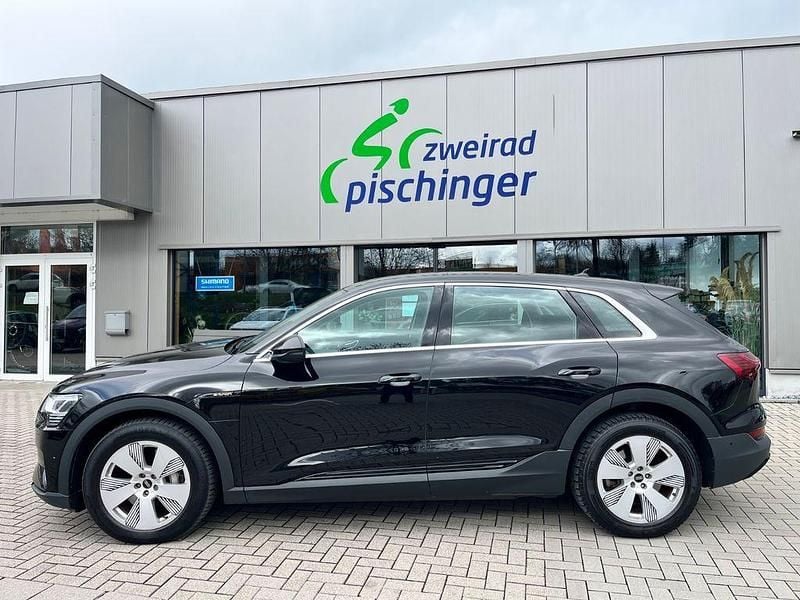 Gebraucht Audi e-tron Basis 300 kW (408 PS) 2022 Schwarz SUV