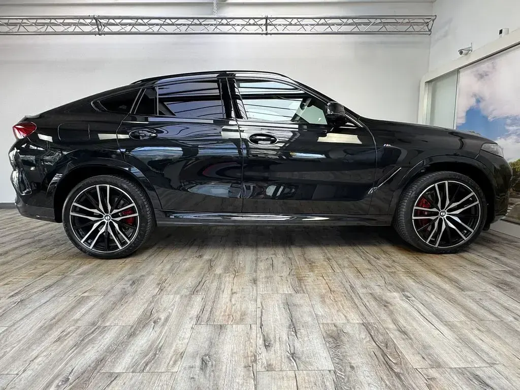 Gebraucht BMW X6 M Sport 298 PS (219 kW) 2025 Black sapphire metallic SUV