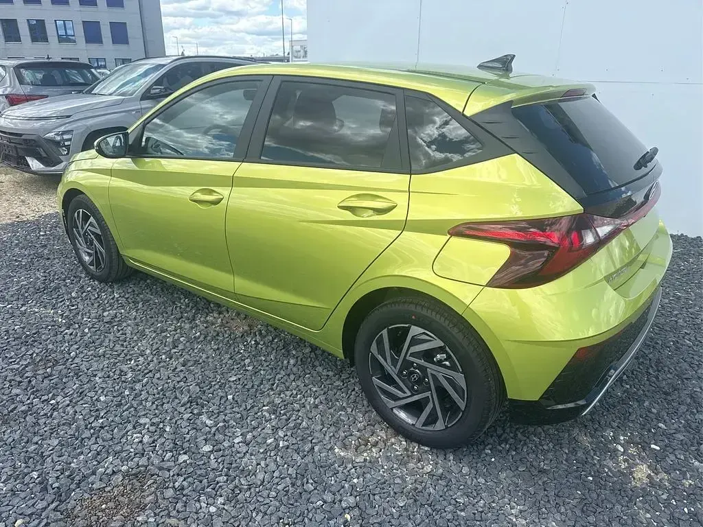 Neu Hyundai i20 Comfort 90 PS (66 kW) 2026 Mangrove green mg2 Kleinwagen