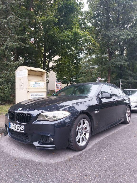 Schwarz Gebraucht 2012 BMW 520 M Sport Limousine | 12.500 € (Teuer) - Bild 1/4