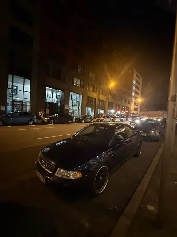 Używany Audi A4 Performance 125 KM (91 kW) 2001 Niebieski Sedan/Limuzyna