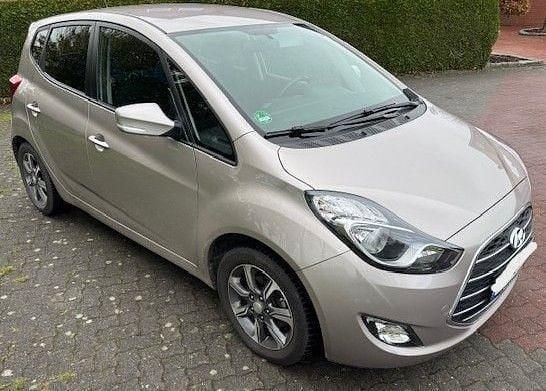 Beige Gebraucht 2016 Hyundai ix20 YES! Gold Kleinwagen | 9.750 € (Fairer Preis) - Bild 1/4