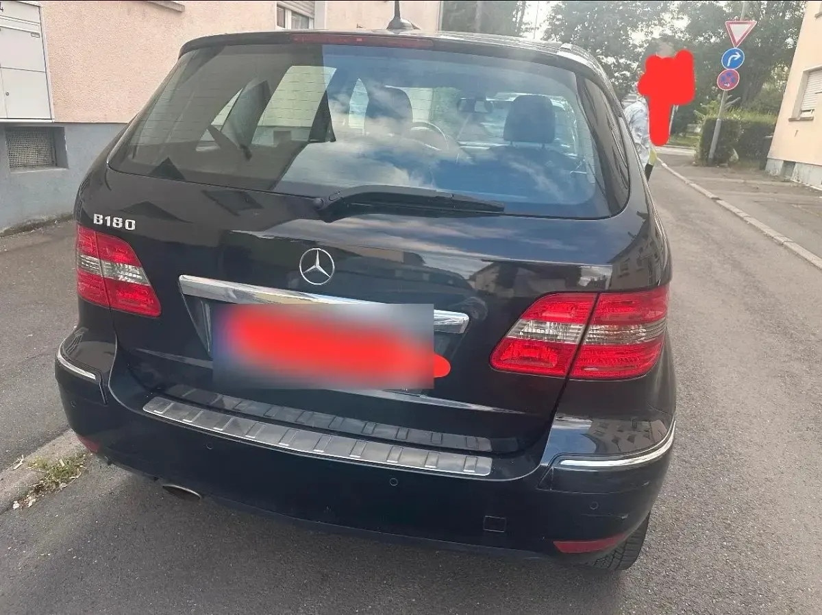 Gebraucht Mercedes B180 116 PS (85 kW) 2010 Schwarz Van / Kleinbus