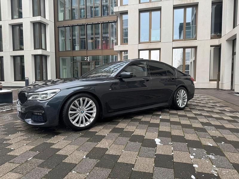 Gebraucht BMW 750 Executive 450 PS (330 kW) 2017 Grau Limousine