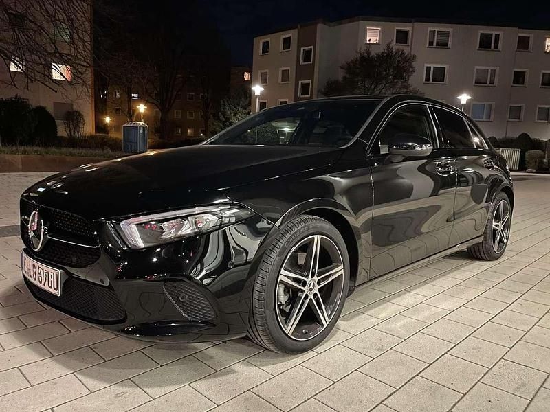 Gebraucht Mercedes A180 Premium 136 PS (100 kW) 2019 Limousine