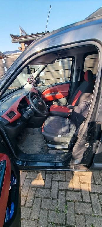Gebraucht Fiat Doblò 105 PS (77 kW) 2012 Schwarz Van / Kleinbus