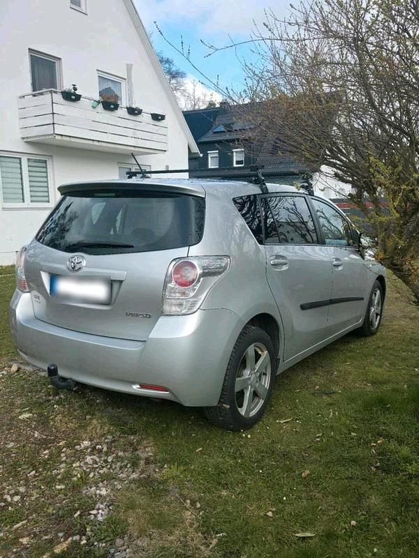 Gebraucht Toyota Verso 150 PS (110 kW) 2010 Grau Van / Kleinbus