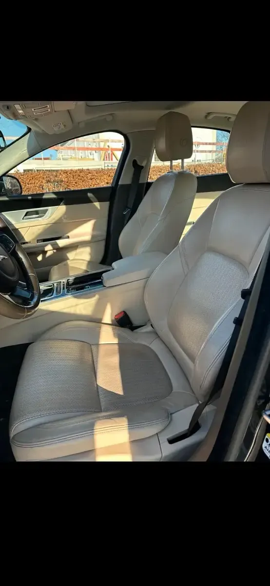 Gebraucht Jaguar XF Prestige 163 PS (119 kW) 2017 Schwarz Limousine