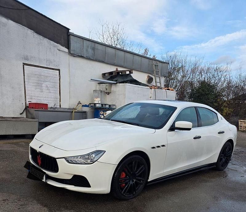 Gebraucht Maserati Ghibli 330 PS (242 kW) 2015 Weiß Limousine