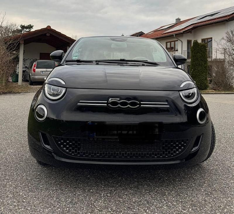 Schwarz Gebraucht 2023 Fiat 500e Limousine | 19.800 € (Superpreis) - Bild 1/4