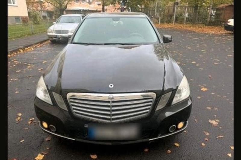 Gebraucht Mercedes E250 204 PS (150 kW) 2009 Schwarz Limousine