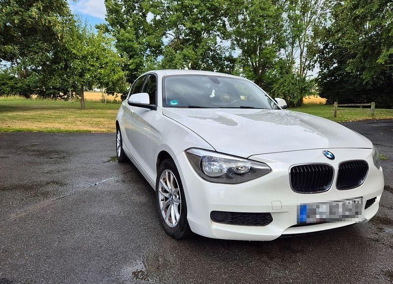 Weiß Gebraucht 2012 BMW 114 Sport Line Kleinwagen | 8.299 € (Fairer Preis) - Bild 1/4