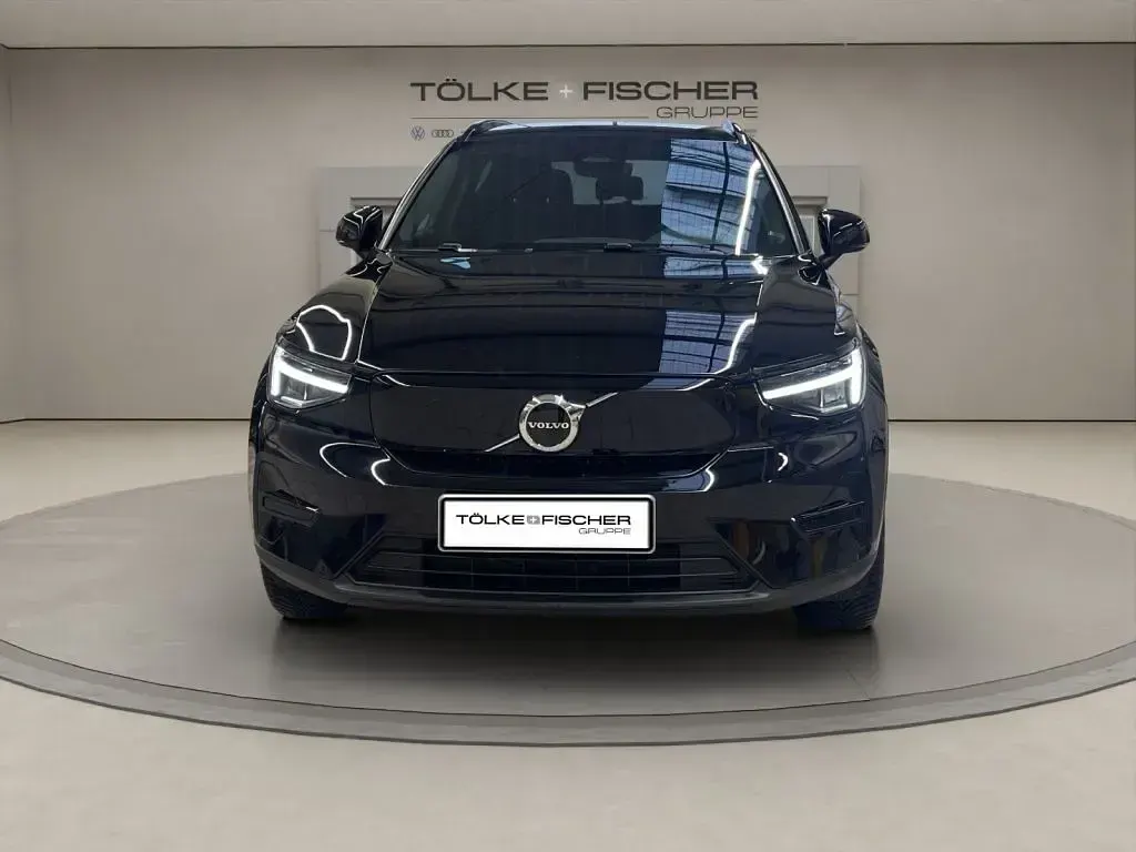 Używany Volvo XC40 Core 300 kW (408 KM) 2022 Czarny SUV