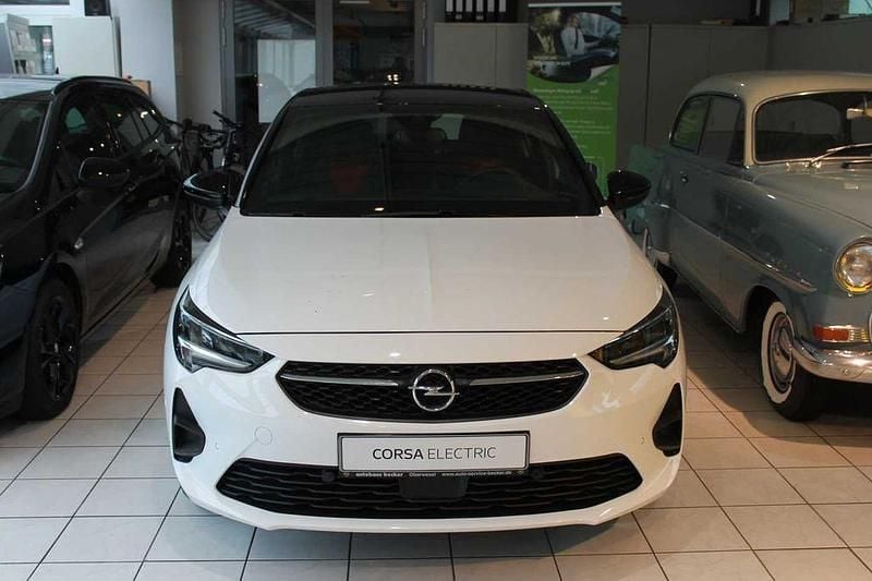 Usata Opel Corsa-e 100 kW (136 CV) 2023 Bianco Utilitaria