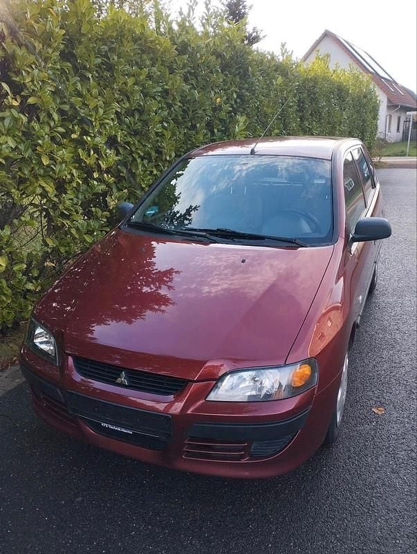 Rot Gebraucht 2003 Mitsubishi Space Star Van / Kleinbus | 1.600 € (Fairer Preis) - Bild 1/4