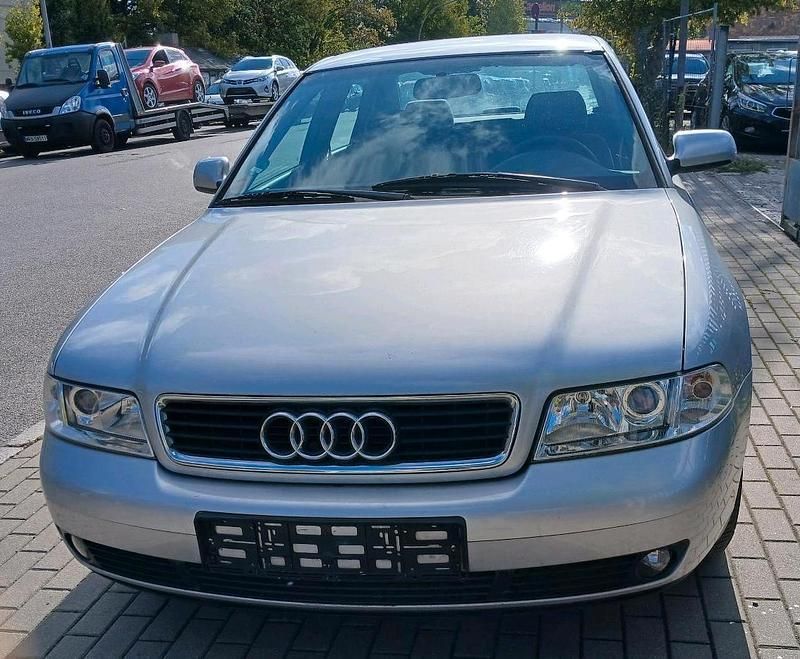 Silber Gebraucht 2000 Audi A4 Limousine | 499 € (Superpreis) - Bild 1/4